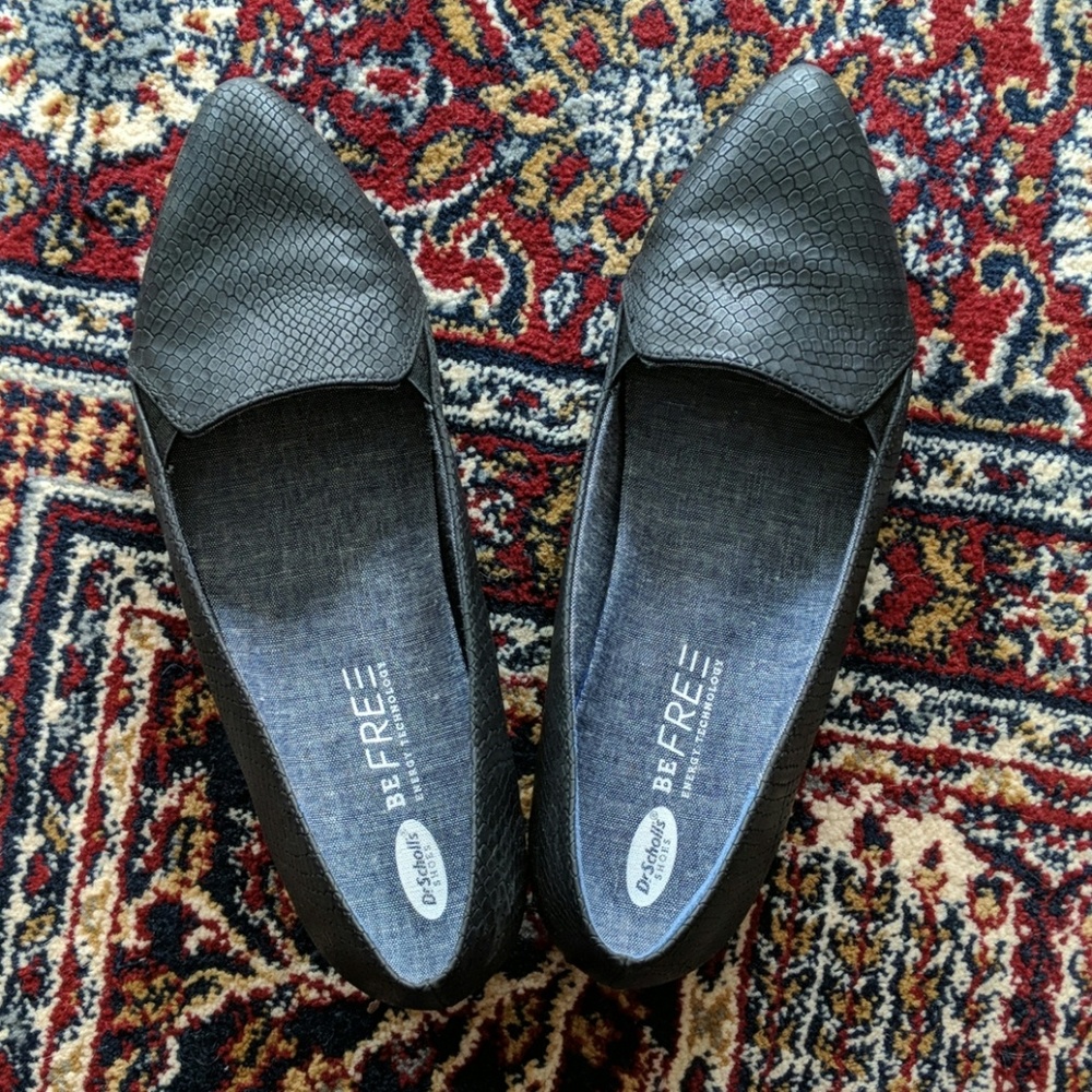 Dr. Scholl's black, pointed-toe flats
